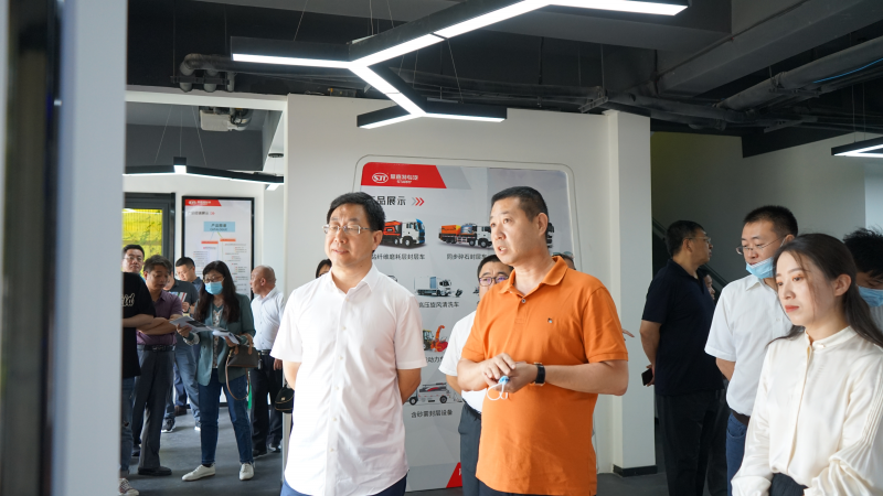 Ren Shiqiang, deputy director of Hebei Provincial Department of Industry and Information Technology, and his delegation visited Scarlett Qinhuangdao for investigation