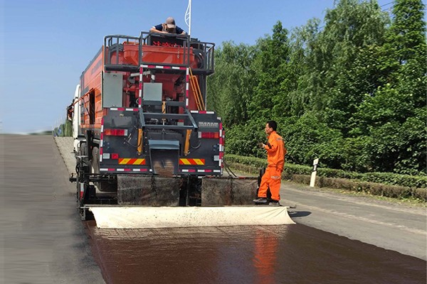 北交投稀浆封层车项目