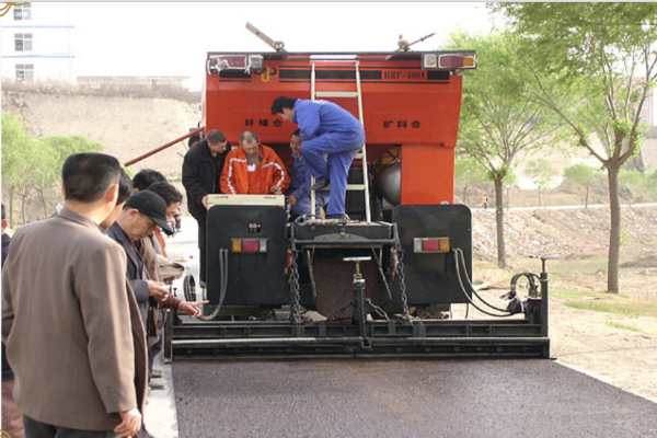 俄罗斯半挂式乳化沥青稀浆封层车项目